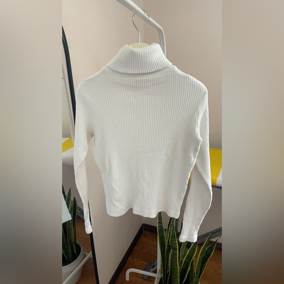 Club Monaco: Ribbed white turtle neck sweater - Picture 3 of 3